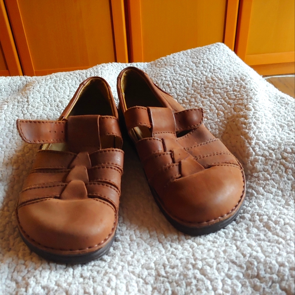 Birkenstocks, Size 41 / 10 narrow, medium brown, unisex